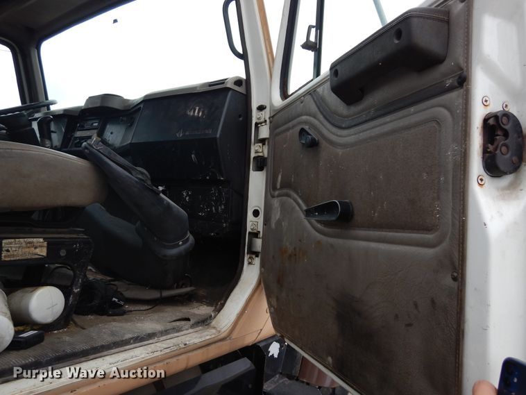 image for item DK0286 2000 International 2554  truck with pump