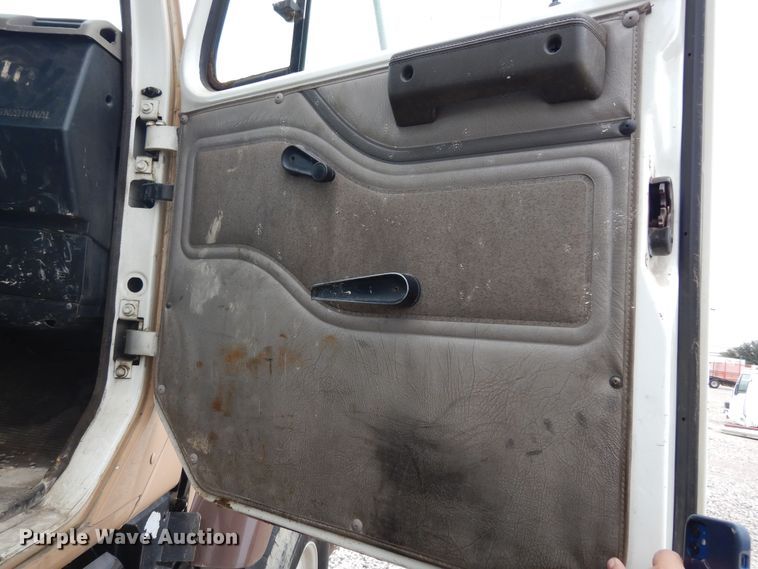 image for item DK0286 2000 International 2554  truck with pump