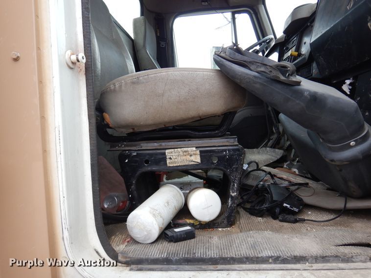 image for item DK0286 2000 International 2554  truck with pump