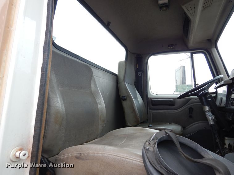 image for item DK0286 2000 International 2554  truck with pump