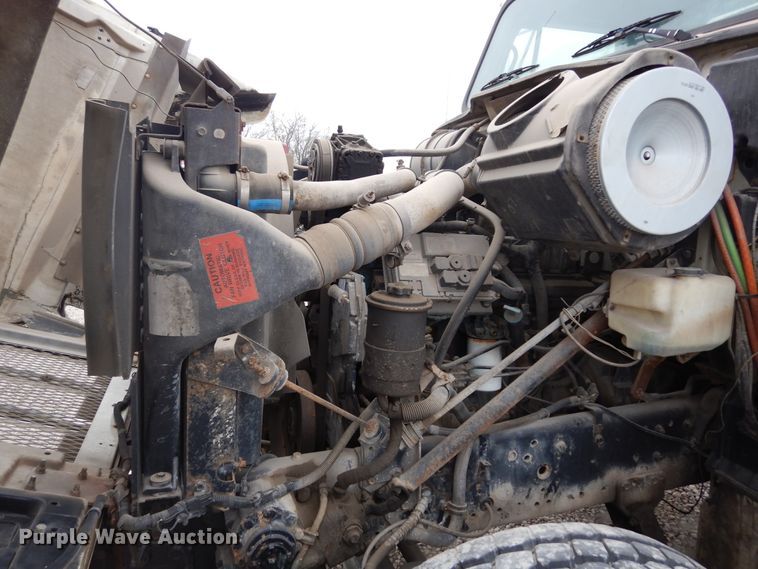 image for item DK0286 2000 International 2554  truck with pump