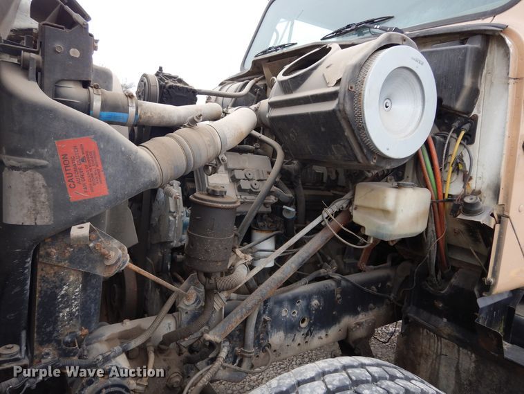 image for item DK0286 2000 International 2554  truck with pump