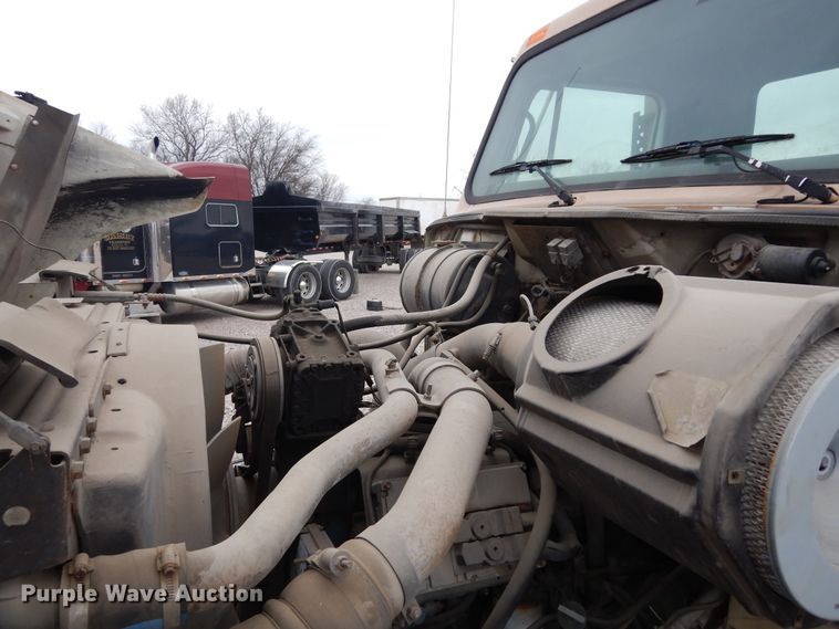 image for item DK0286 2000 International 2554  truck with pump