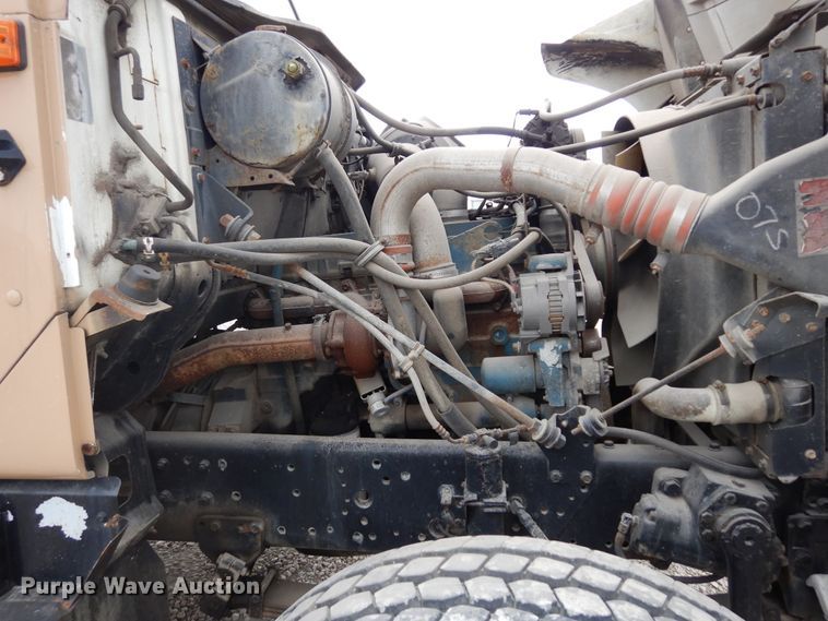 image for item DK0286 2000 International 2554  truck with pump