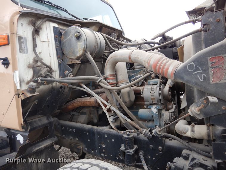 image for item DK0286 2000 International 2554  truck with pump