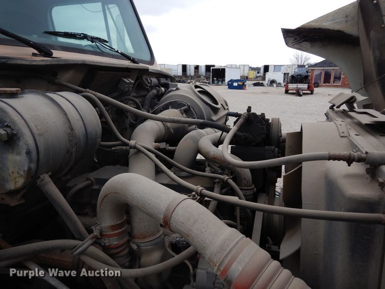 image for item DK0286 2000 International 2554  truck with pump