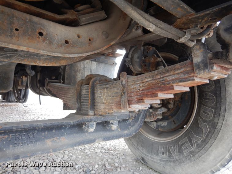 image for item DK0286 2000 International 2554  truck with pump