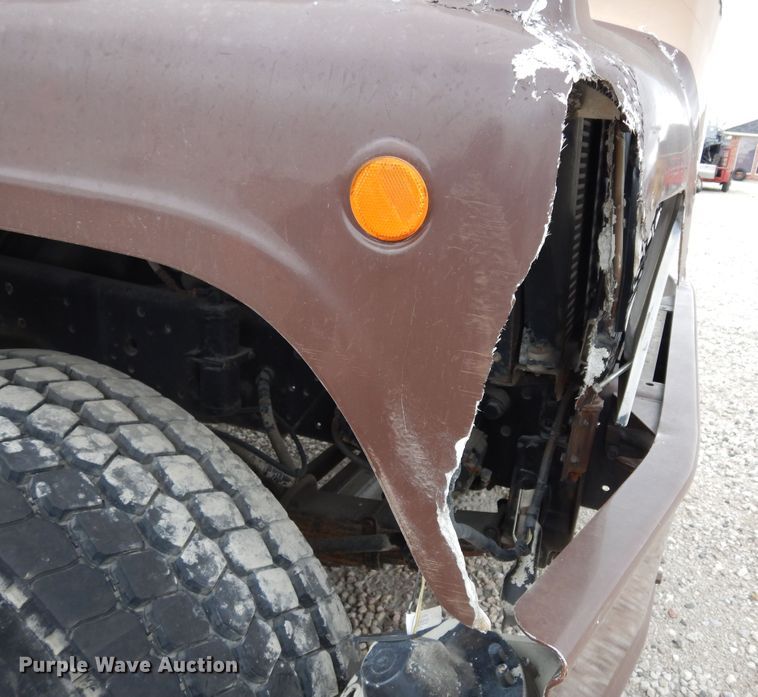 image for item DK0286 2000 International 2554  truck with pump