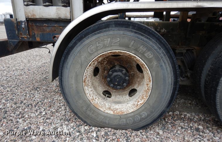 image for item DK0286 2000 International 2554  truck with pump