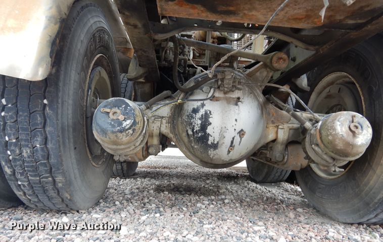 image for item DK0286 2000 International 2554  truck with pump