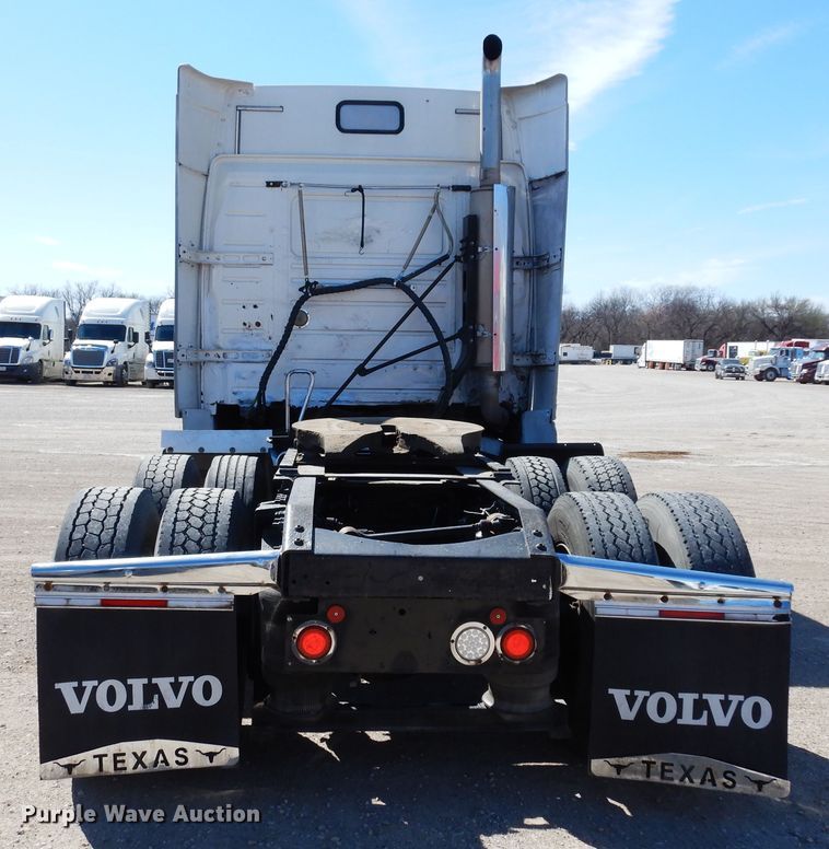 image for item DK0323 1999 Volvo VN Series  semi truck