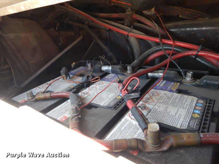 image for item DK0323 1999 Volvo VN Series  semi truck