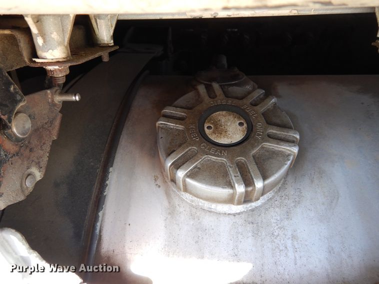 image for item DK0323 1999 Volvo VN Series  semi truck