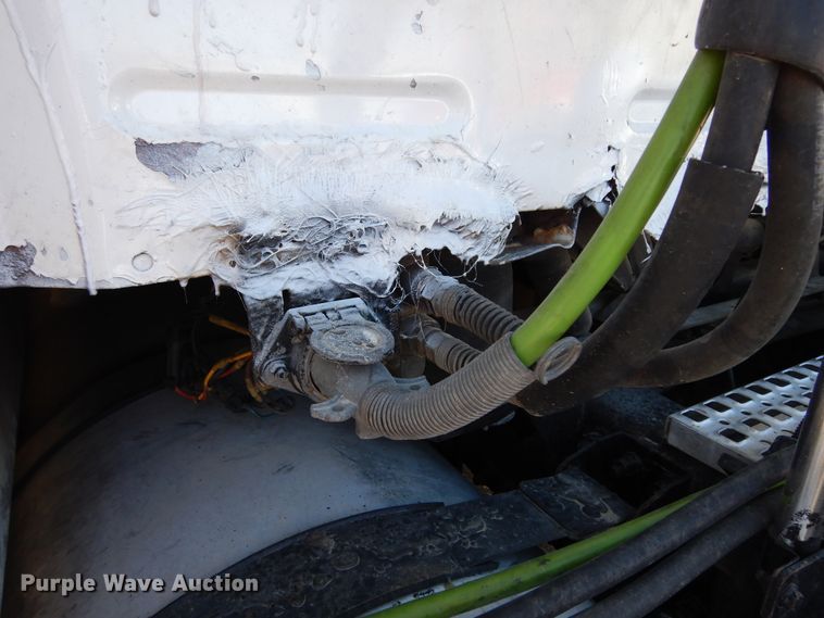 image for item DK0323 1999 Volvo VN Series  semi truck