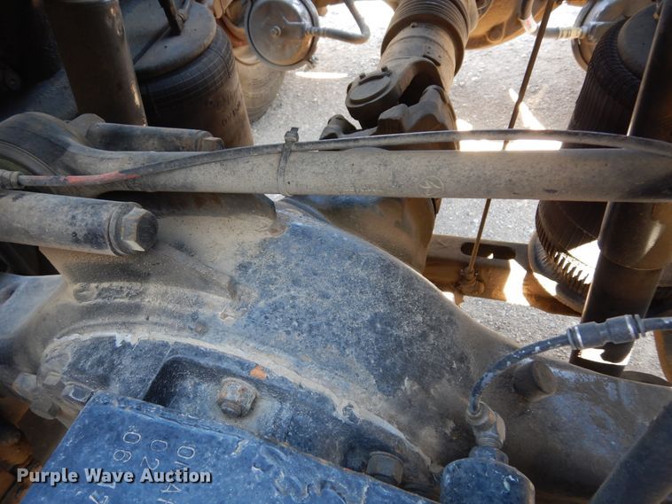 image for item DK0323 1999 Volvo VN Series  semi truck