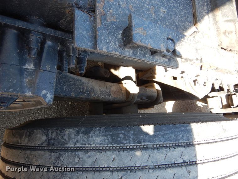 image for item DK0323 1999 Volvo VN Series  semi truck