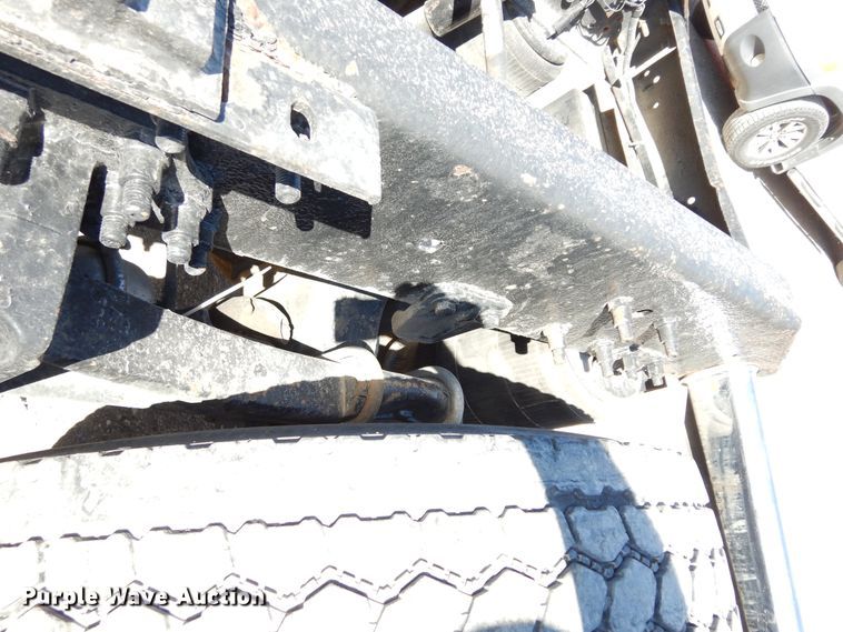 image for item DK0323 1999 Volvo VN Series  semi truck