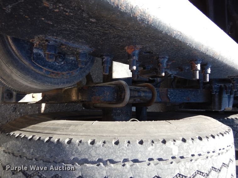 image for item DK0323 1999 Volvo VN Series  semi truck