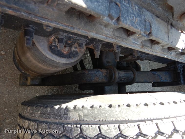 image for item DK0323 1999 Volvo VN Series  semi truck