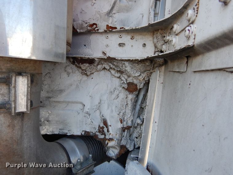 image for item DK0323 1999 Volvo VN Series  semi truck