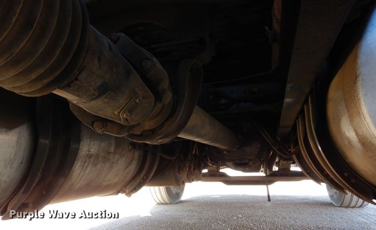 image for item DK0323 1999 Volvo VN Series  semi truck