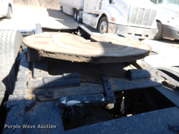 image for item DK0323 1999 Volvo VN Series  semi truck