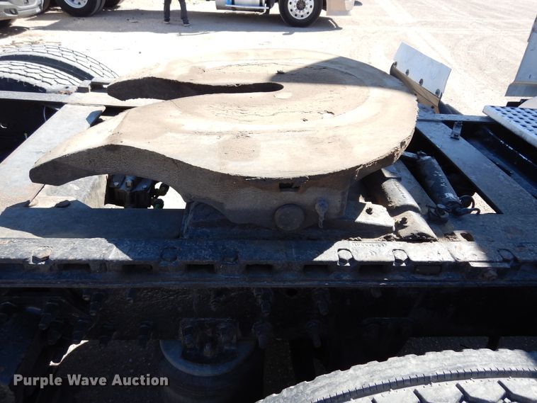 image for item DK0323 1999 Volvo VN Series  semi truck