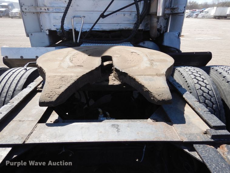 image for item DK0323 1999 Volvo VN Series  semi truck