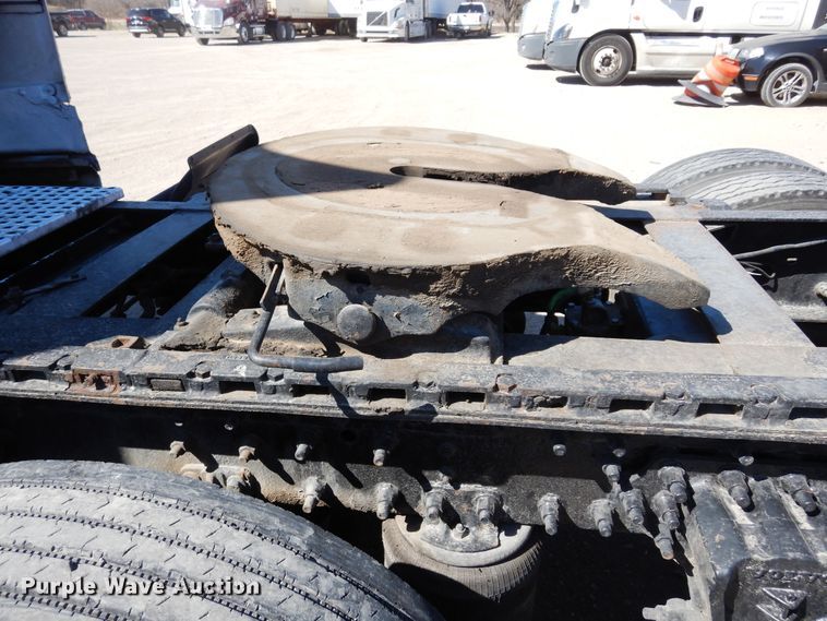 image for item DK0323 1999 Volvo VN Series  semi truck