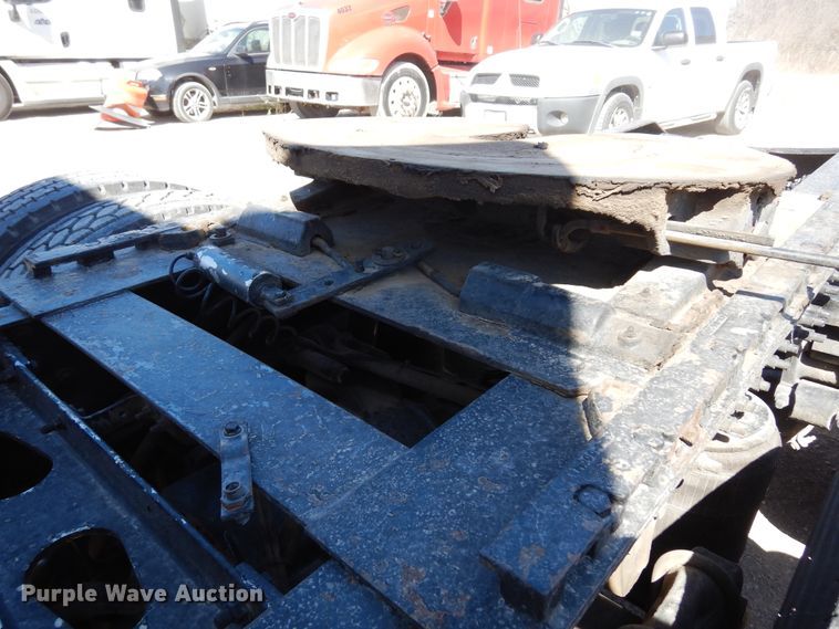 image for item DK0323 1999 Volvo VN Series  semi truck