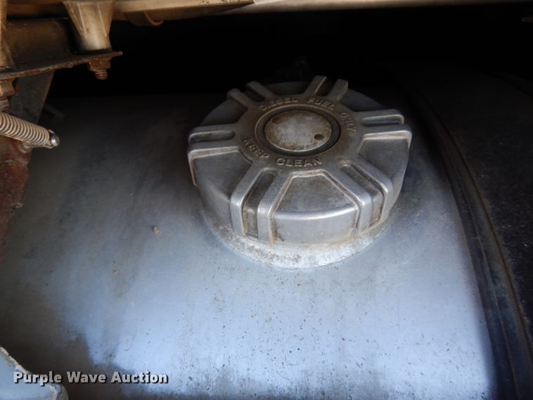 image for item DK0323 1999 Volvo VN Series  semi truck