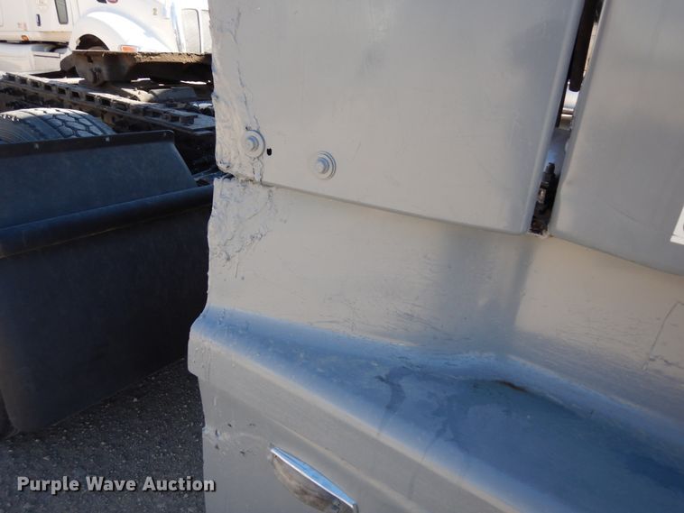 image for item DK0323 1999 Volvo VN Series  semi truck