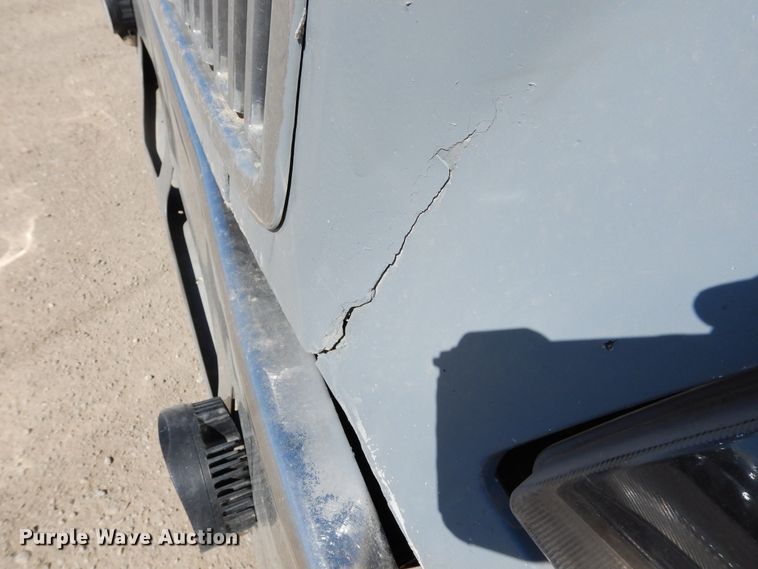 image for item DK0323 1999 Volvo VN Series  semi truck