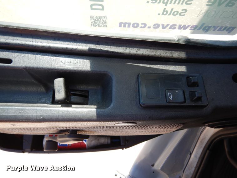 image for item DK0323 1999 Volvo VN Series  semi truck