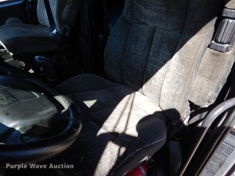 image for item DK0323 1999 Volvo VN Series  semi truck