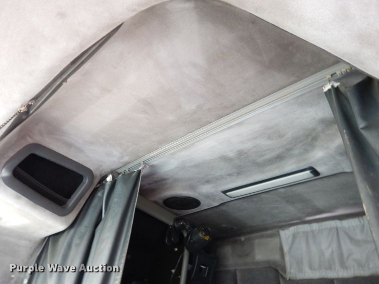 image for item DK0323 1999 Volvo VN Series  semi truck