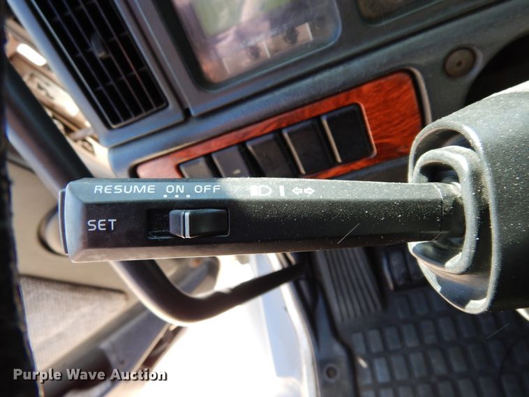 image for item DK0323 1999 Volvo VN Series  semi truck