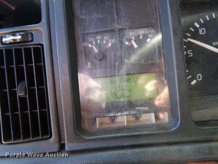 image for item DK0323 1999 Volvo VN Series  semi truck