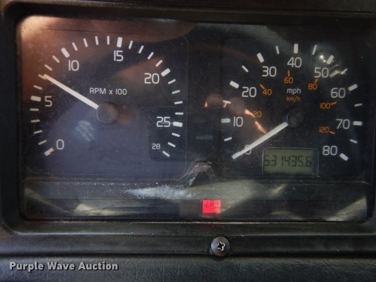 image for item DK0323 1999 Volvo VN Series  semi truck