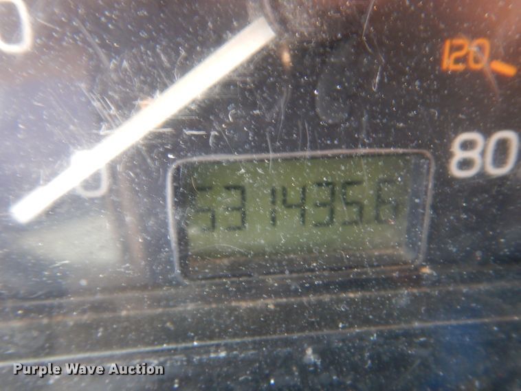 image for item DK0323 1999 Volvo VN Series  semi truck