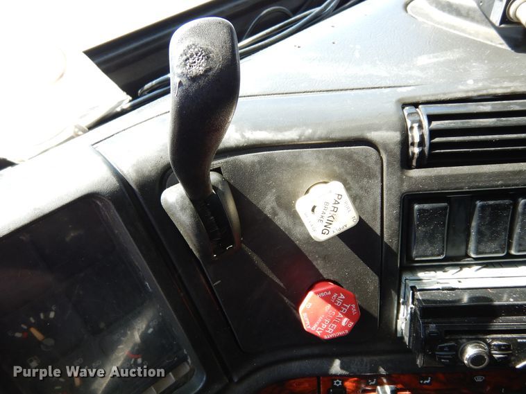 image for item DK0323 1999 Volvo VN Series  semi truck