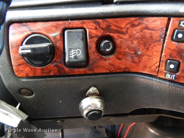 image for item DK0323 1999 Volvo VN Series  semi truck