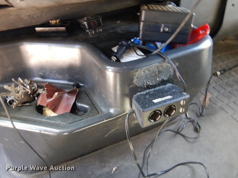 image for item DK0323 1999 Volvo VN Series  semi truck