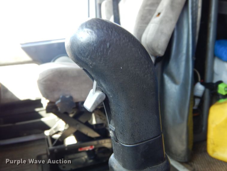 image for item DK0323 1999 Volvo VN Series  semi truck