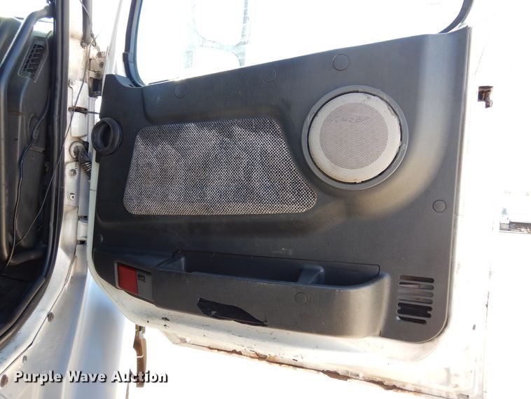 image for item DK0323 1999 Volvo VN Series  semi truck