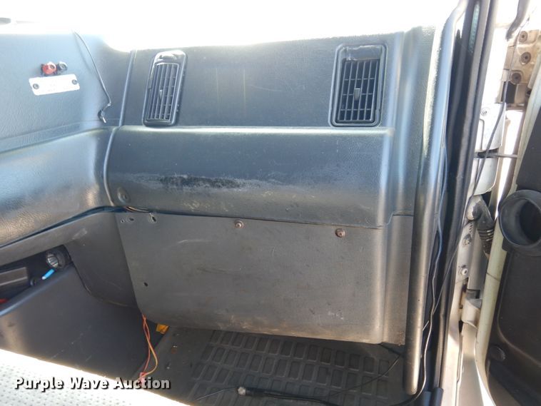 image for item DK0323 1999 Volvo VN Series  semi truck