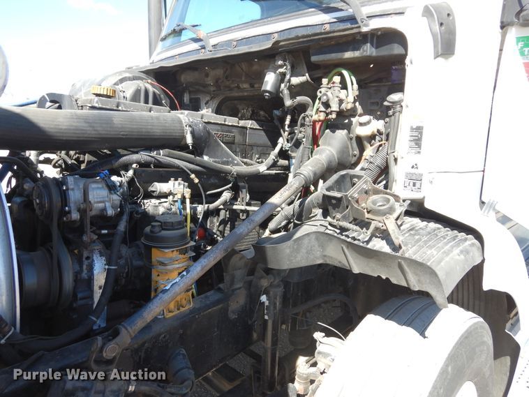 image for item DK0323 1999 Volvo VN Series  semi truck