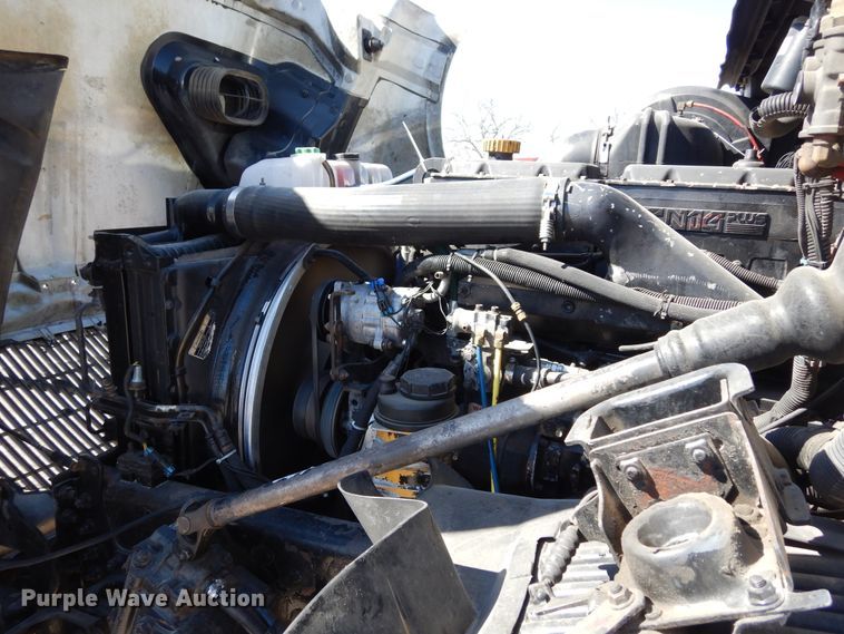 image for item DK0323 1999 Volvo VN Series  semi truck