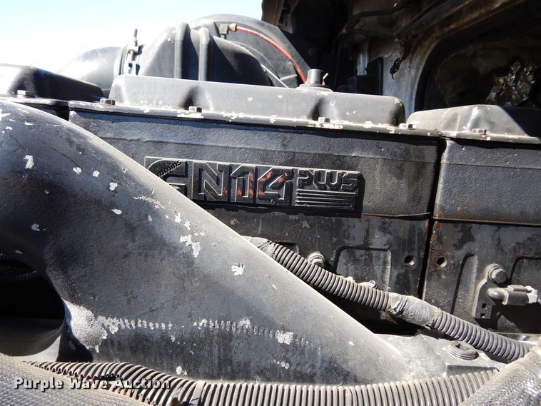 image for item DK0323 1999 Volvo VN Series  semi truck