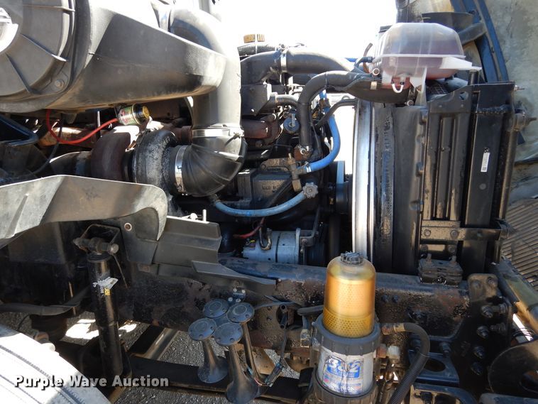 image for item DK0323 1999 Volvo VN Series  semi truck